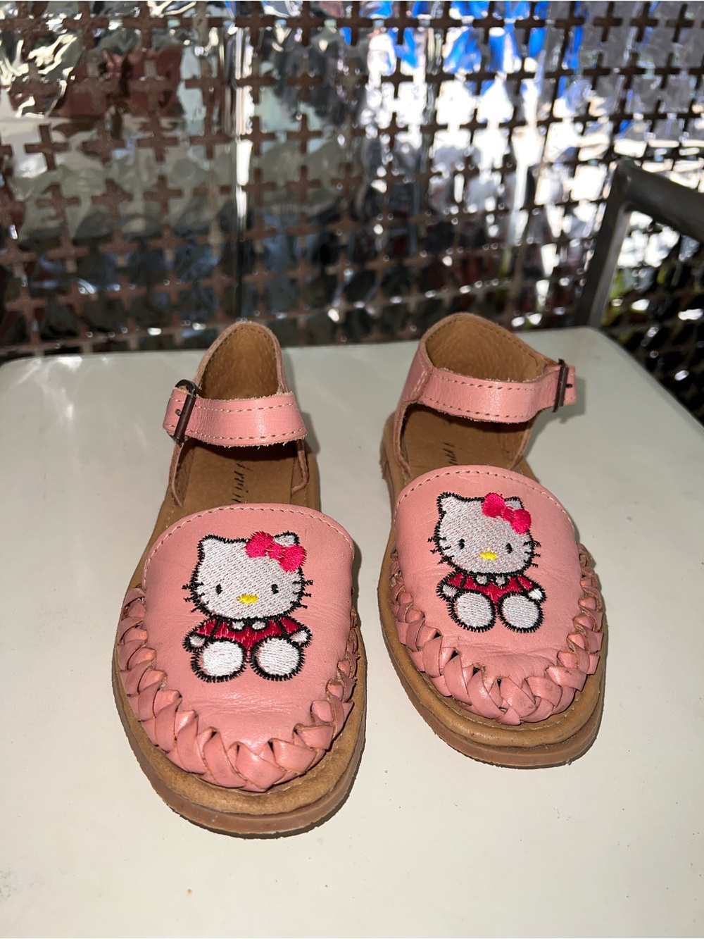 Girls Pink Hello Kitty huaraches